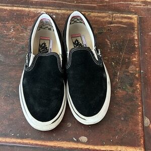 Men’s 7.5 pro skate black vans slips ons